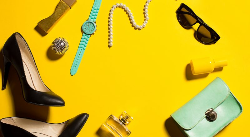 ¿Cómo combinar zapatos y bolso para una boda?